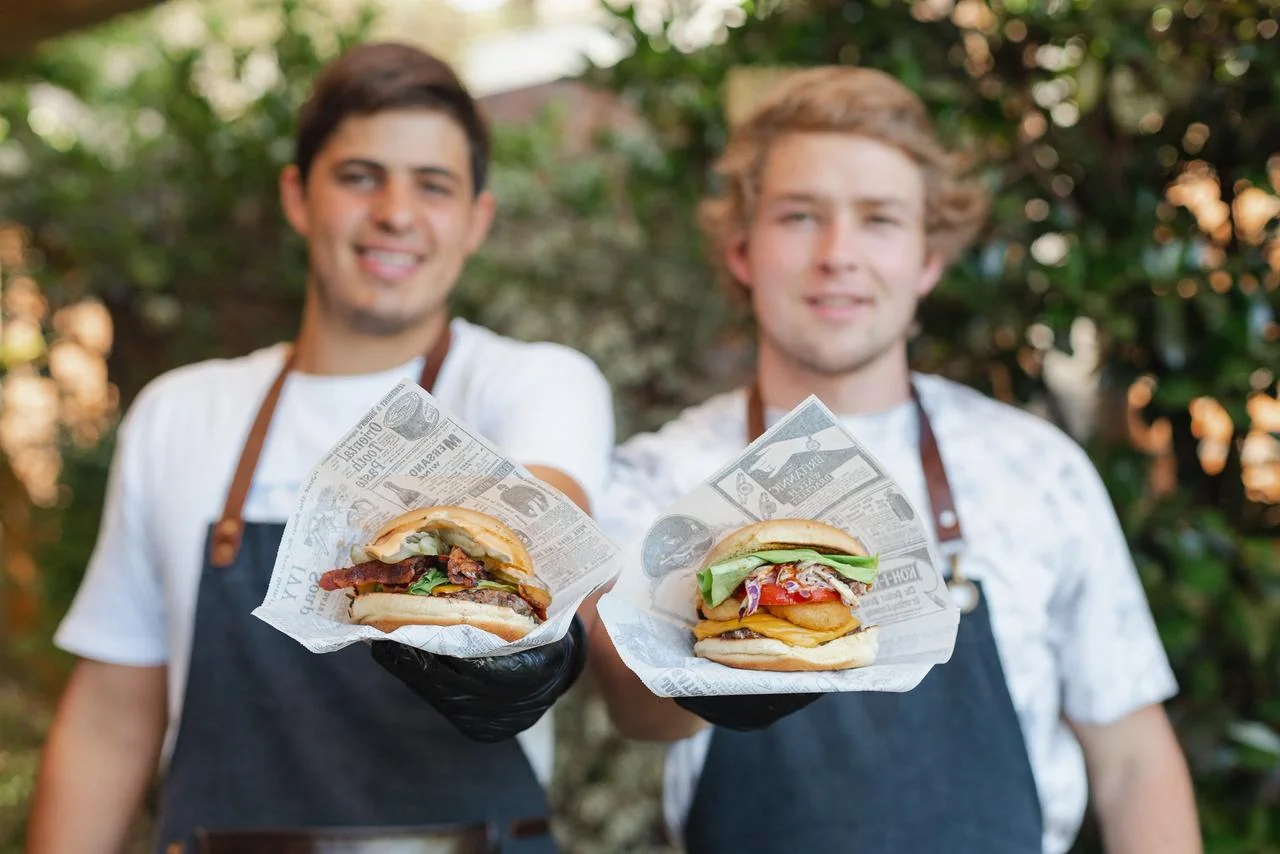 Meaters: el negocio que nació en una práctica universitaria y vendió 120 mil hamburguesas en un año